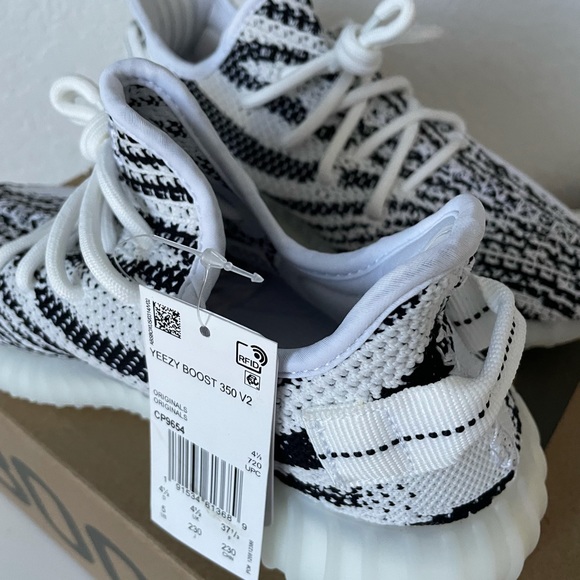 Adidas yeezy 350 v2 zebra size 5 - Picture 3 of 7